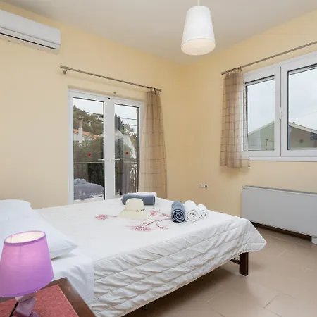 Konstantinos فيلة