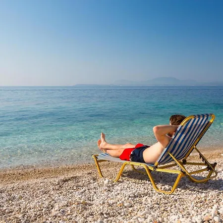 فيلة Konstantinos Katávolos